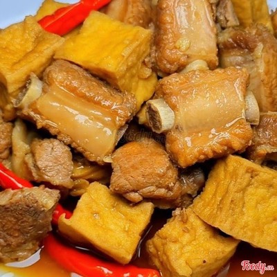 CƠM  SƯỜN NON  KHO ĐẬU HŨ