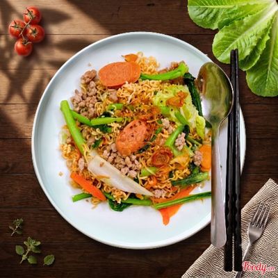 Mì Xào Thịt Bằm + Xúc Xích Đức
