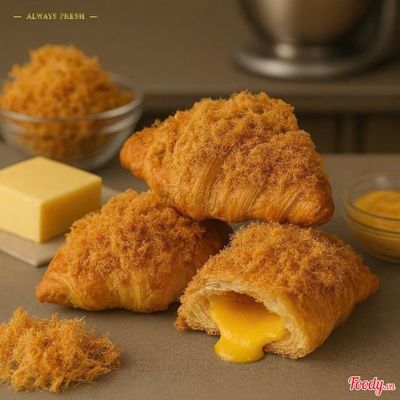 Croissant Chà Bông Trứng Muối
