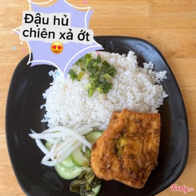 Cơm đậu hủ chiên xả ớt