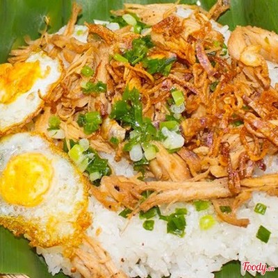 Xôi gà xé + 2 trứng ốp la