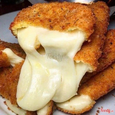 Bánh sữa tươi chiên sốt/lắc phô mai