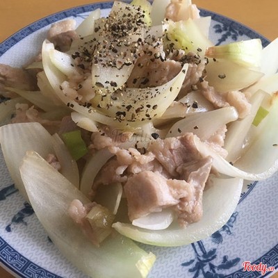 CƠM THỊT HEO XÀO HÀNH TAY