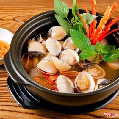 Steamed clams with wine/ Nghêu hấp rượu vang