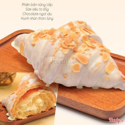 Croissant Choco Hạnh Nhân