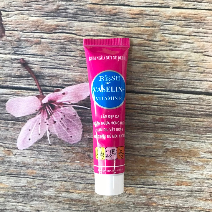 Vaseline Rose, Giúp dưỡng ẩm, Giảm nẻ mặt, Làm mềm da, Hỗ trợ giảm thâm môi, Giảm nứt môi, Làm dịu vết bỏng – Tuýp 10g