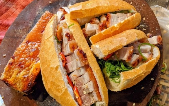 Bánh Mì Heo Quay Quỳnh - Phạm Văn Đồng