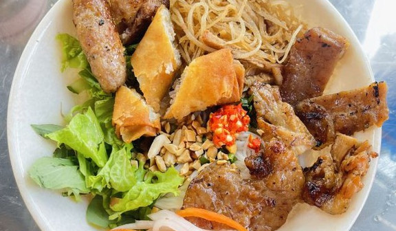 Bánh Mì Chả Cá & Bột Chiên A.Vinh Quán - 402 Hoà Hảo