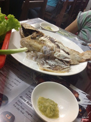Cá nướng muối nguyên con