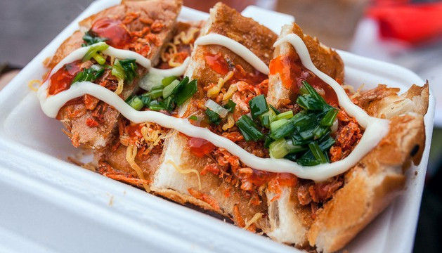 Cô Ba - Bánh Mì Nướng Muối Ớt & Bắp Bơ Sữa Mã Lai