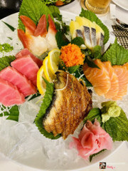 Assorted sashimi (sushi tổng hợp)