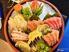 assorted sashimi (sashimi tổng hợp)