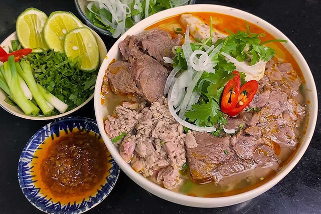 Bún Bò Huế - Sông Hương Quán