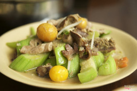 Nội tâm gà xào mướp