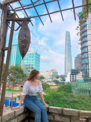 view quá đỉnh , có thể nhìn thấy toàn cảnh thành phố , nó sẽ đẹp hơn về đêm 