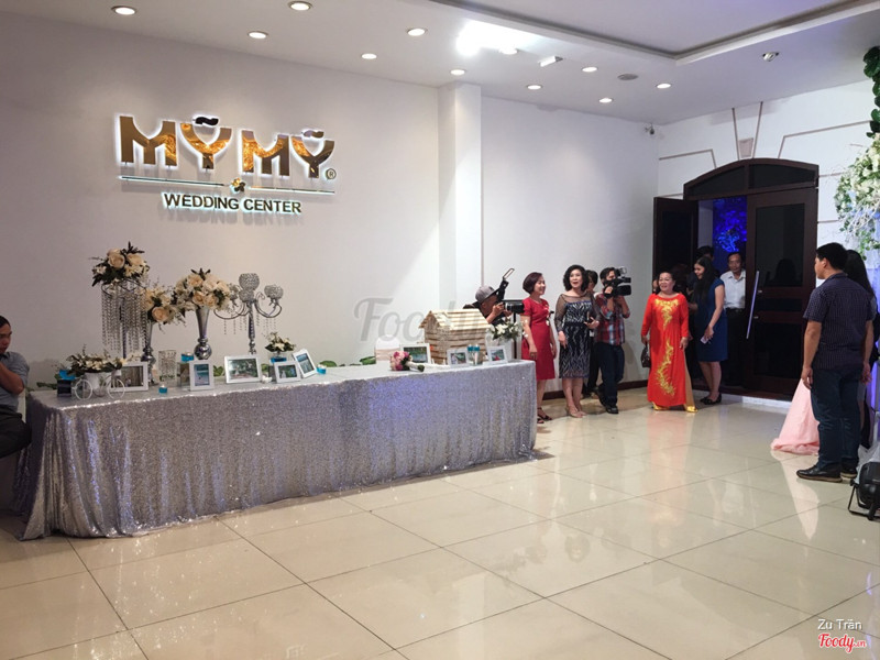 Ử sảnh dươi mới bước vô