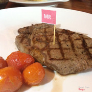 Set MR 395k gồm: Rib Eye 200gr, Red wine sauce, Mac & Cheese