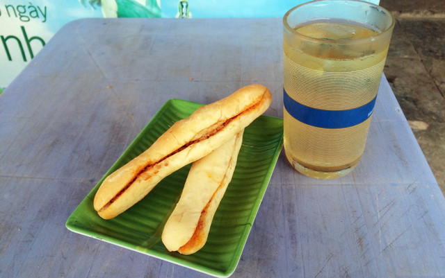 Cô Liên - Bánh Mì Cay