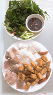 Lướt lướt thấy quán gần nhà nên đặt món . 1 phần 1 người ăn ko hết luôn. 
Ngon - thích nhất là nhân viên giao hàng và tư vấn cả 2 đều dễ thương và tận tình.
Like. Sẽ tiếp tục ủng hộ 