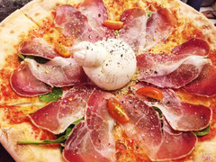 Prosciutto Burata Pizza- tên khó nhớ quá haha