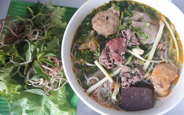 Năm Chi - Bún & Mì Quảng