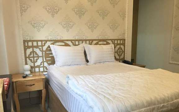 Halona Hotel