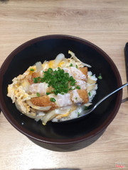 Cơm heo chiên katsudon