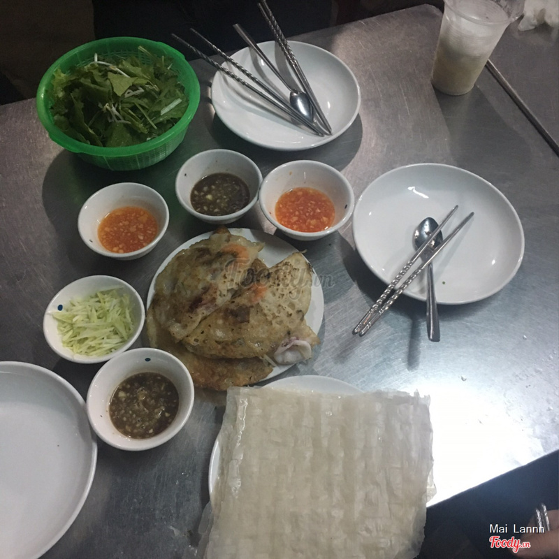 Bánh xèo tôm mực