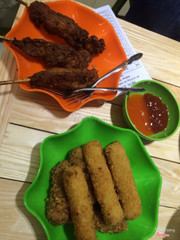 Gà xiên và phô mai que