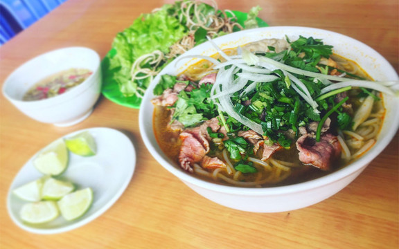 Bún Bò Huế - Lương Ngọc Quyến