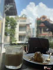 Kh&#244;ng gian vừa phải nhưng chắc cuối tuần sẽ đ&#244;ng. Nhiều &#225;nh s&#225;ng