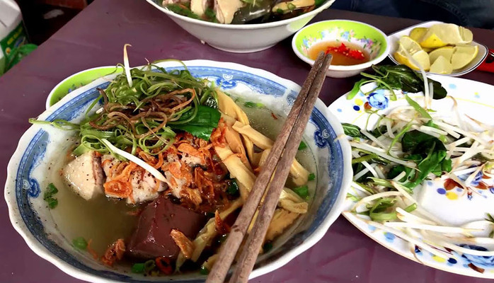 Bún Măng Vịt, Miến Gà & Bún Bò Huế