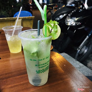 Cf từ 12k. Sinh tố 15k. Ly mojito từ 25k đầy ụ. Pha chế ngon lại còn free ship từ 3 ly. 