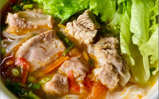 Bếp Quyên - Bún Sườn Chua, Mì Gà Tần & Bún Đậu 