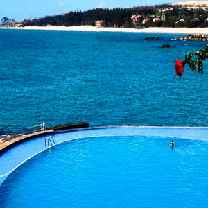 Cận cảnh Resort có "Hồ Bơi Ngay Sát Biển" cách Sài Gòn 199km