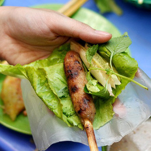 [Huế] Những món “cuốn” bằng tay ngon ngất ngây
