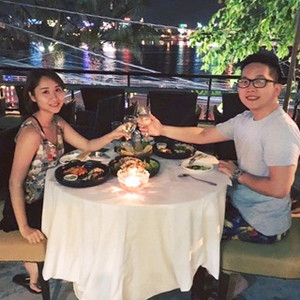 [ĐN]- Tiệc tối 5 sao cùng tôm hùm, beefsteak, rượu vang và view sông Hàn sang chảnh.