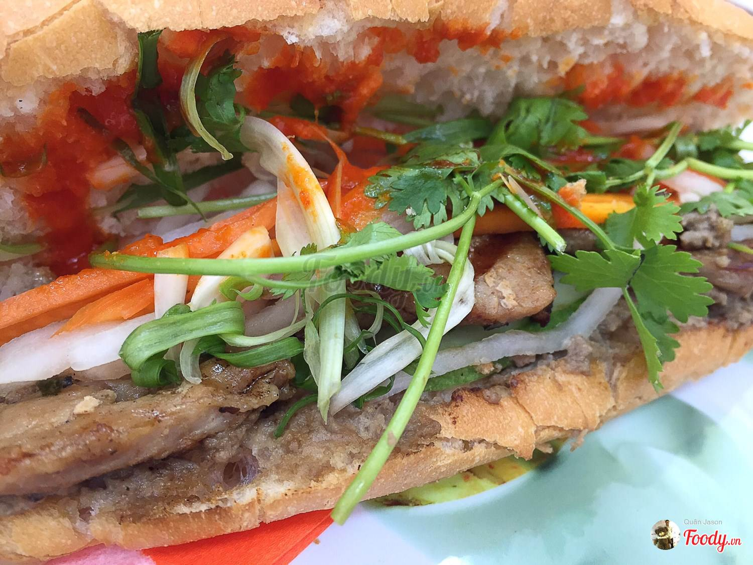 Bánh mì kẹp thịt của Bánh Năm