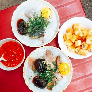Nóng hổi sánh mịn 10 tô CHÁO SƯỜN ngon nhất phố phường