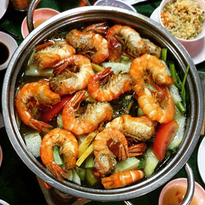 Vừa thổi vừa húp 7 NỒI LẨU BÁ CHẤY lúc nào cũng đông khách ở Biên Hòa