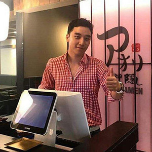 Xếp hàng dằng dặc kín phố "TIỆM MÌ RAMEN" của SeungRi Big Bang khai trương
