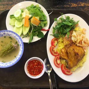 Nức tiếng quán cơm chục năm tuổi ăn là mê ngon miễn chê ở Quy Nhơn