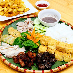 Vòng quanh thế giới bún đậu mắm tôm ở đất Quy Thành 