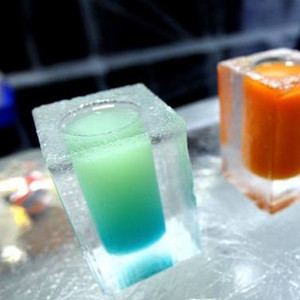 ICE coffee, quán cà phê được làm toàn bộ từ băng đá độc đáo tại Sài Gòn