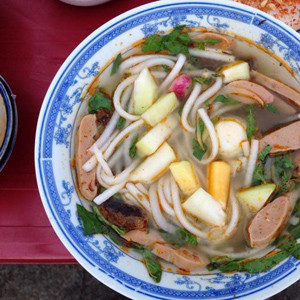 [ĐN] Khám phá bánh canh 'đợi' và cháo 'chờ' đông khách ở Đà Nẵng
