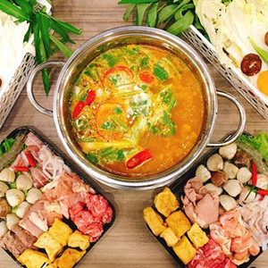 [ĐN]- Ú òa thật to trước khu Food Center với món Thái chua cay đầy vi diệu.