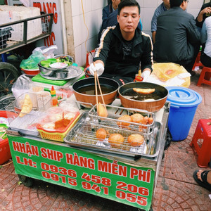 Tự tin cầm 10k BAO THẦU CẢ CHỢ ĂN VẶT đủ loại mặn ngọt