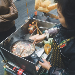 (Hà Nội) Tận mục sở thị hàng bánh mì dân tổ ngon nhất Hà Thành