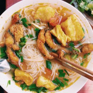 Làm ấm dạ dày với những bát bún cá cay ngon khó cưỡng ở Hải Phòng