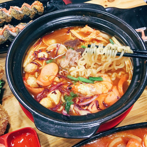 (Hà Nội) Thử thách bản thân với mỳ cay 12 cấp độ bao nhiều món